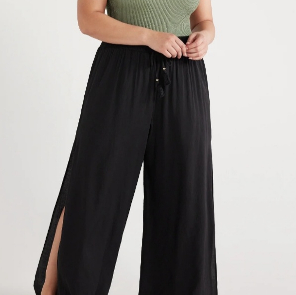 NWOT Plus sized black beach pants.